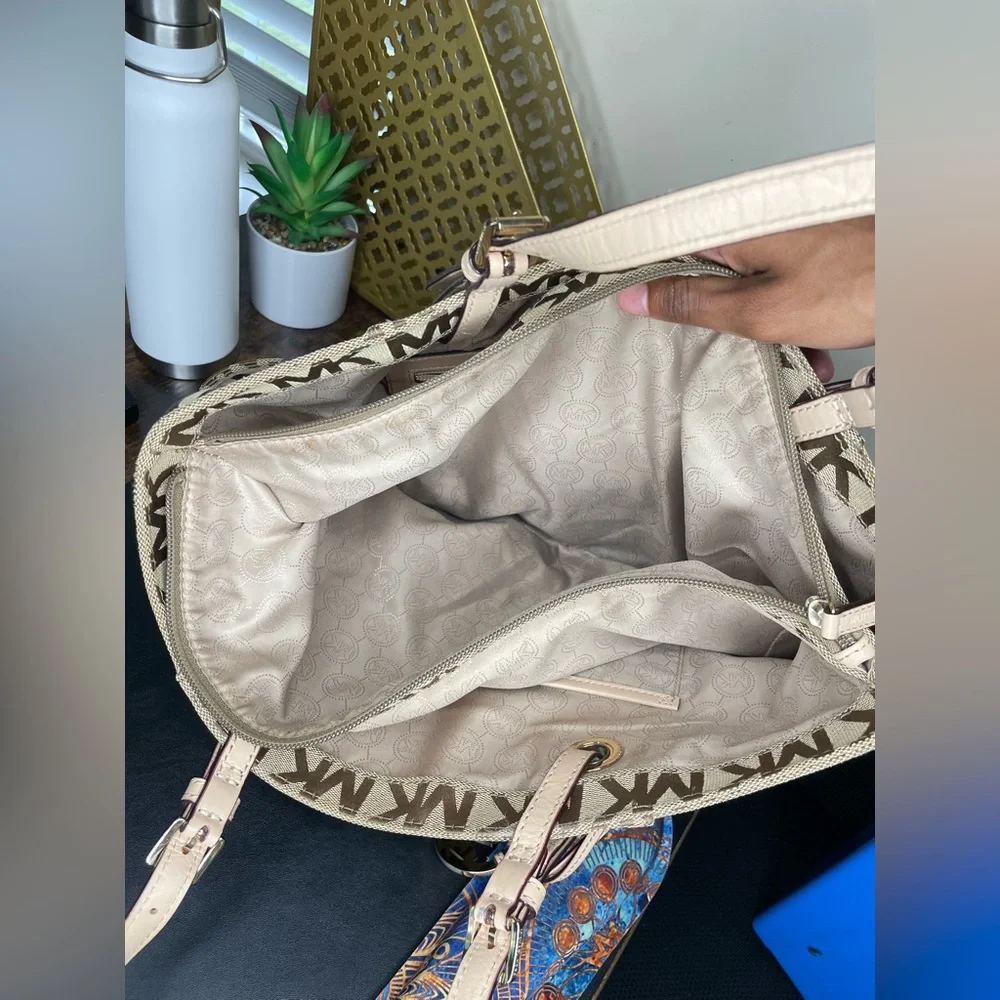 *Authentic* - Picture 3 of 7